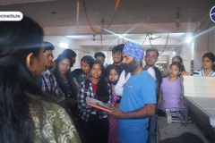 admec-students-understanding-print-work-process-at-printing-press